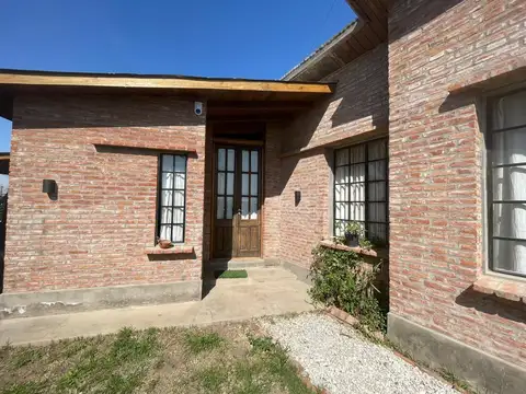 Casa 2 ambientes con 2 baños