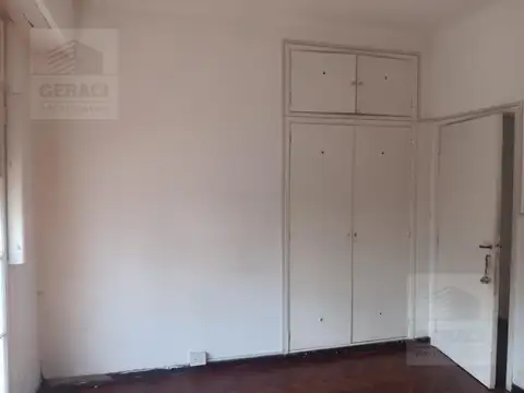 Oficina 5 ambientes con 2 baños