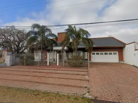 Casa 5 ambientes con 3 baños