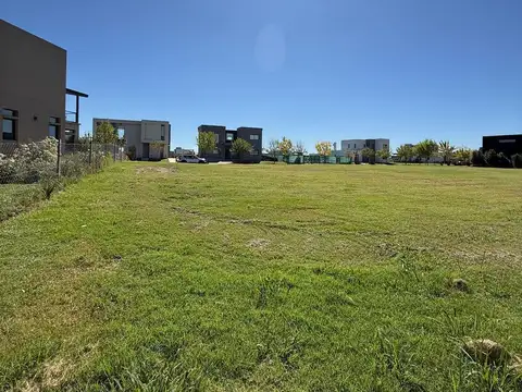 Lote en Venta en El Naudir – Listo para Construir