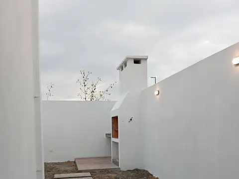 Casa 3 ambientes con 1 baño