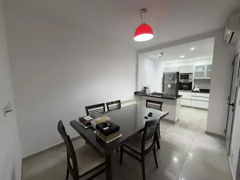 Casa de pasillo dos dormitorios, patio en Urquiza 2100 - Centro - Rosario