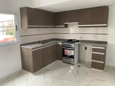 DEPARTAMENTO DE 2 AMBIENTES C/ BALCON AL FRENTE EN VENTA - MORON CENTRO