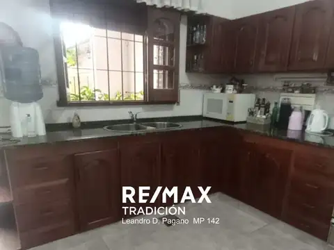 Casa 6 ambientes con 3 baños