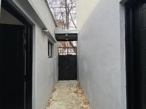 Monoambiente con patio a la venta La Plata