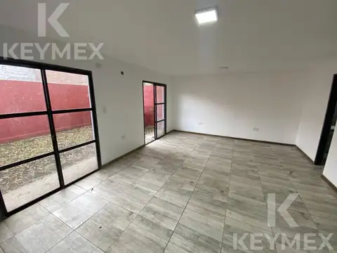 Monoambiente con patio a la venta La Plata