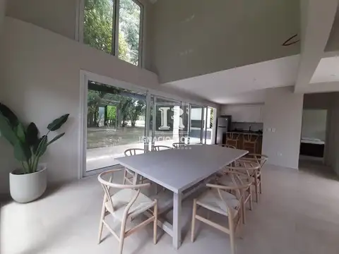 Casa 5 ambientes con 3 baños