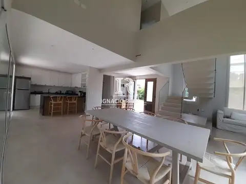 Casa en Alquiler en Loma Verde, USD 1.300