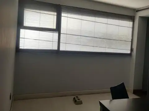 Excelente oficina centrica equipada. Recepcion y 2 privados