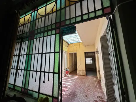 Casa 8 ambientes con 1 baño