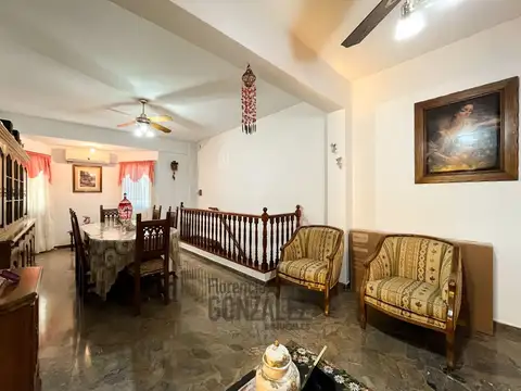 Casa 4 ambientes con 2 baños
