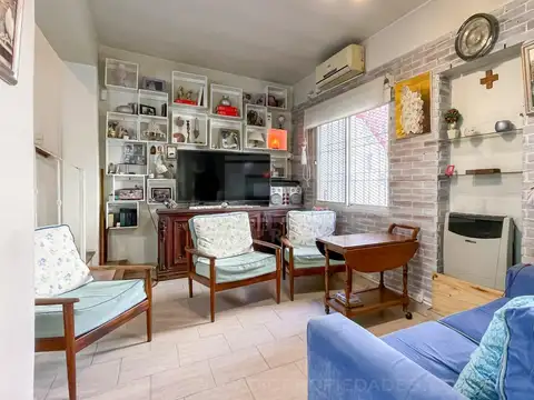 Carlos Gardel  al 2800 esquina Juan B. Justo