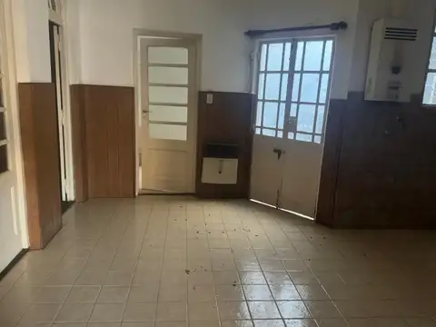 Casa 6 ambientes con 1 baño