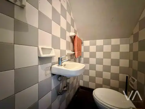 Oportunidad de inversión. Casa de 5 ambientes. Departamento de 2 ambientes.