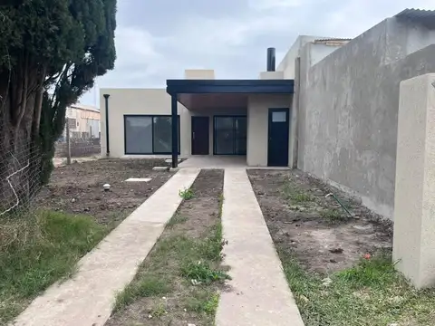 Casa 4 ambientes con 1 baño