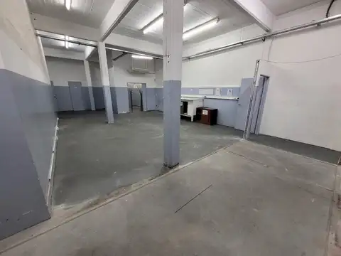 UNICO GALPON 300M2 TOTALES CON ENTRADA PARA VEHICULO. 