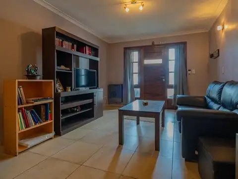 Depto Tipo Casa 4 ambientes con 3 baños
