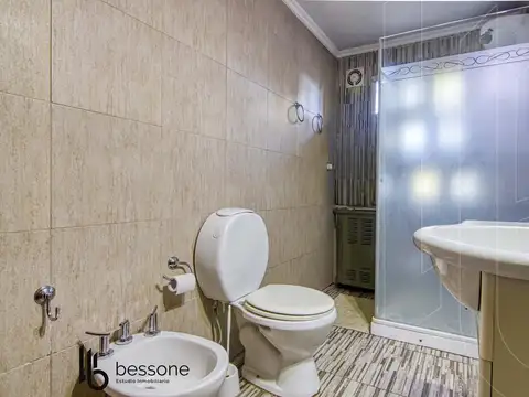 Casa 5 ambientes con parque en Ituzaingo al 5900