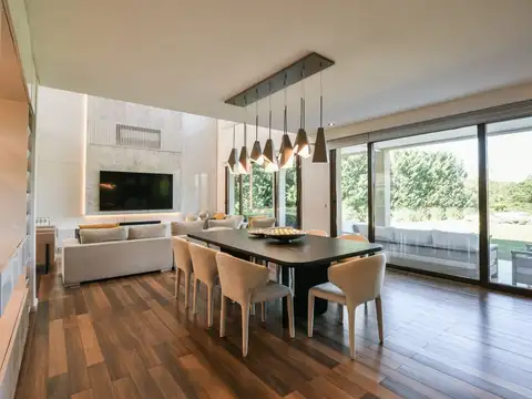 VENTA CASA KENTUCKY 4 DORMITORIOS CON VISTA GOLF