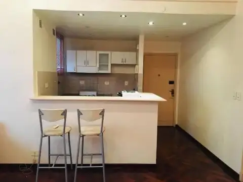 Hermoso 3 ambientes con patio-HERMOSA VISTA A JARDÍN DEL EDIFICIO