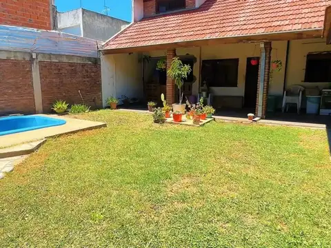 CASA LOTE PROPIO 6 AMB JARDÍN Y PILETA SAN JUSTO