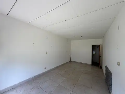 Local en Alquiler en Constitucion, $ 400.000
