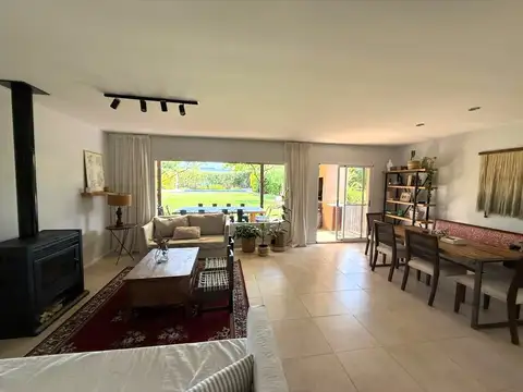 Casa en Alquiler Temporal con 2 cocheras