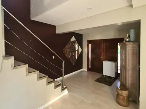 Casa en Venta con 4 cocheras