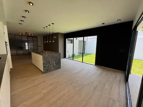 CASA A ESTRENAR DE 4 AMBIENTES EN RAMOS MEJÍA