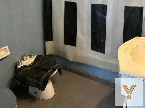 Salta 2100 e/ Avenida Caseros y Doctor Enrique Finochietto