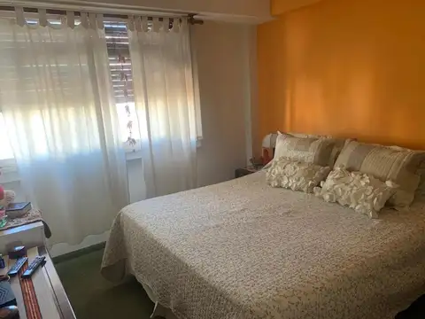 3 AMBIENTES CON BAÑO Y TOILETTE AL FRENTE