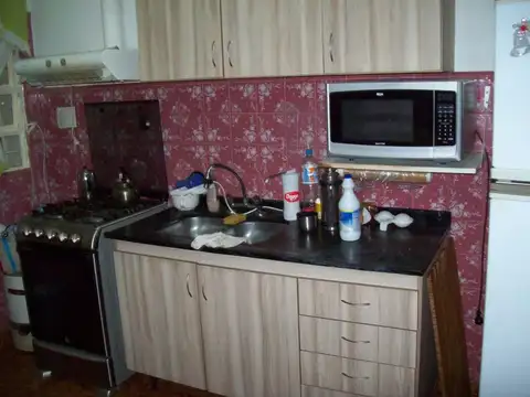 Hermosa casa de 3 ambientes en esquina con jardín y cochera