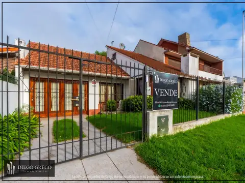 Casa en Venta con 2 cocheras