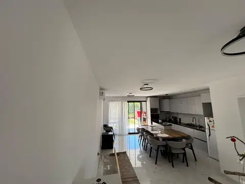 Casa 5 ambientes con 1 baño