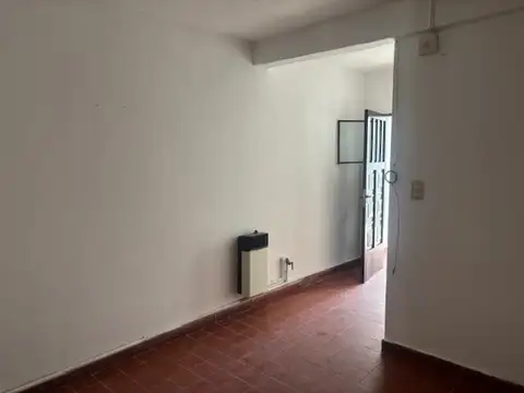 Alquilo Departamento en planta baja 1 dormitorio.