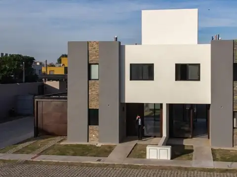 Casa 4 ambientes con 3 baños