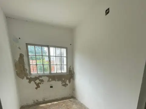 Casa 4 ambientes con 1 baño