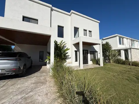 Casa en venta tres dormitorios en Acacias Puertos