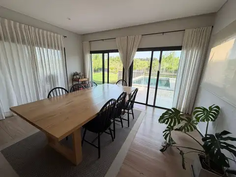 Casa 6 ambientes con 3 baños