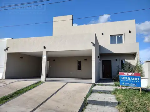 Venta. Casa 3 Dormitorios, con Parque. Lomadas De Capilla, Exaltación de la Cruz