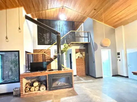 Casa en Venta con 8 cocheras