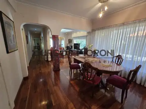 Casa en Alquiler con 1 cochera