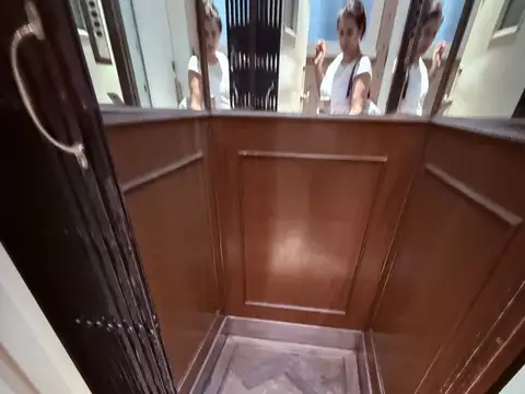 EXCELENTE PISO SOBRE AV CALLAO RECOLETA C/DEP. ESC