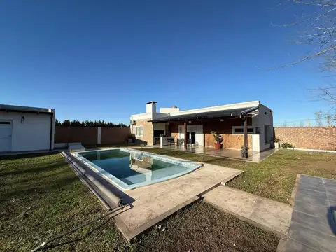 QUINTA EN VENTA EN PERGAMINO CON PILETA Y JACUZZI