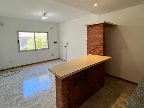 Departamento en alquiler en Castelar Norte frente a Av Santa Rosa !!!!