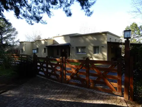 Casa en Alquiler con 1 cochera