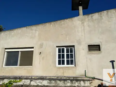 Casa en venta - 4 dormitorios 2 baños - patio - 130 mts2 - Luis Guillon
