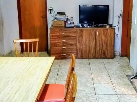 Casa en venta - 4 dormitorios 2 baños - patio - 130 mts2 - Luis Guillon