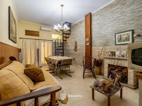 VENTA | PERMUTA - Casa de 3 dormitorios, patio, quincho y cochera -Azcuénaga, Rosario. APTO CRÉDITO.