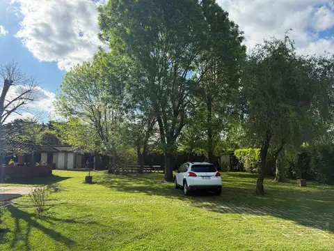 Casa en Venta con 3 cocheras